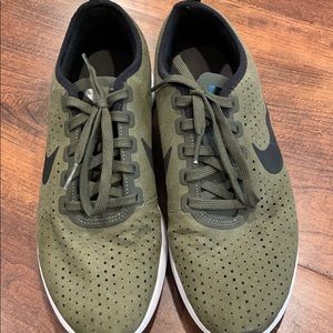 Army Green Nike Tennis Shoes Size 7